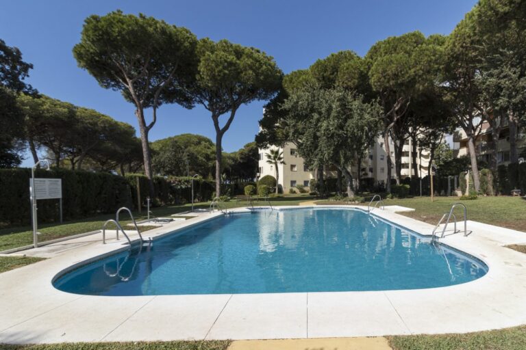 68d6a95fc1b843682d996aa46dc86e62 - 15