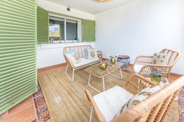 6bc8532588f14f0aac1943dc38dbfcbe - 12