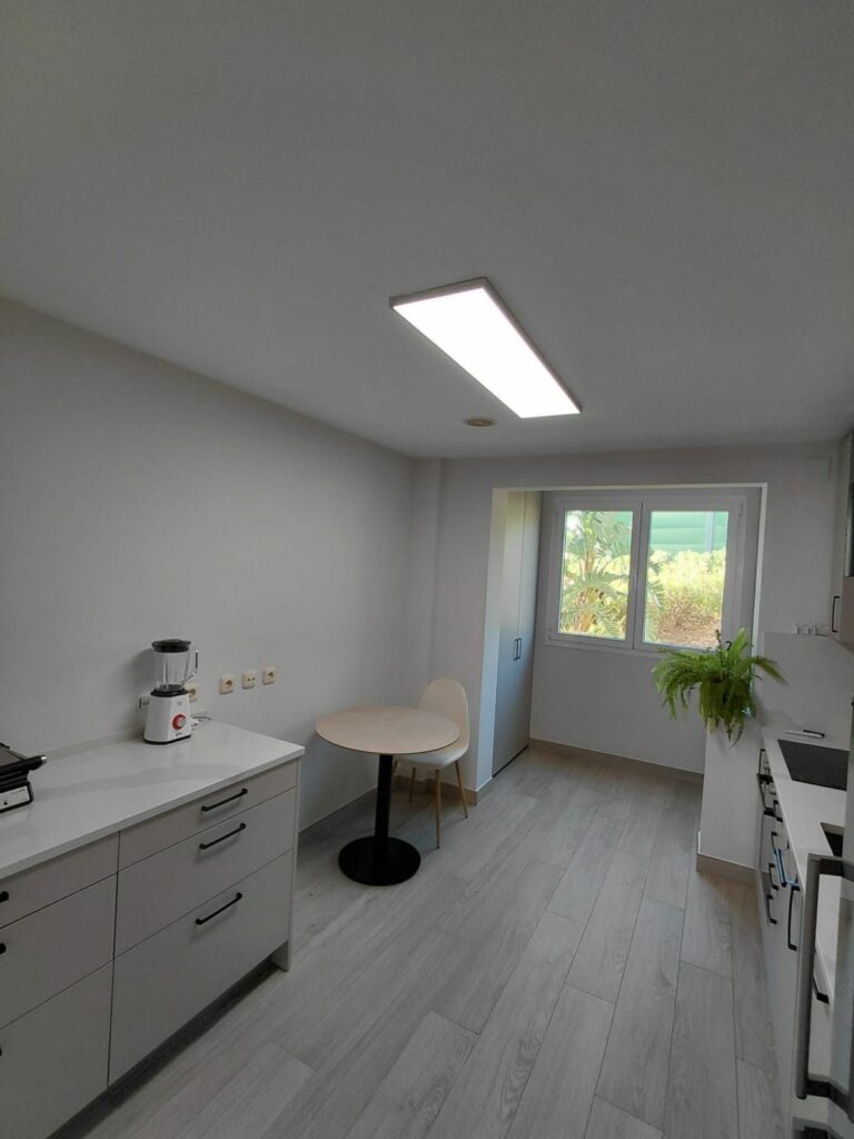 6c7a124d832e4f3a4896a87acb39764a - 13