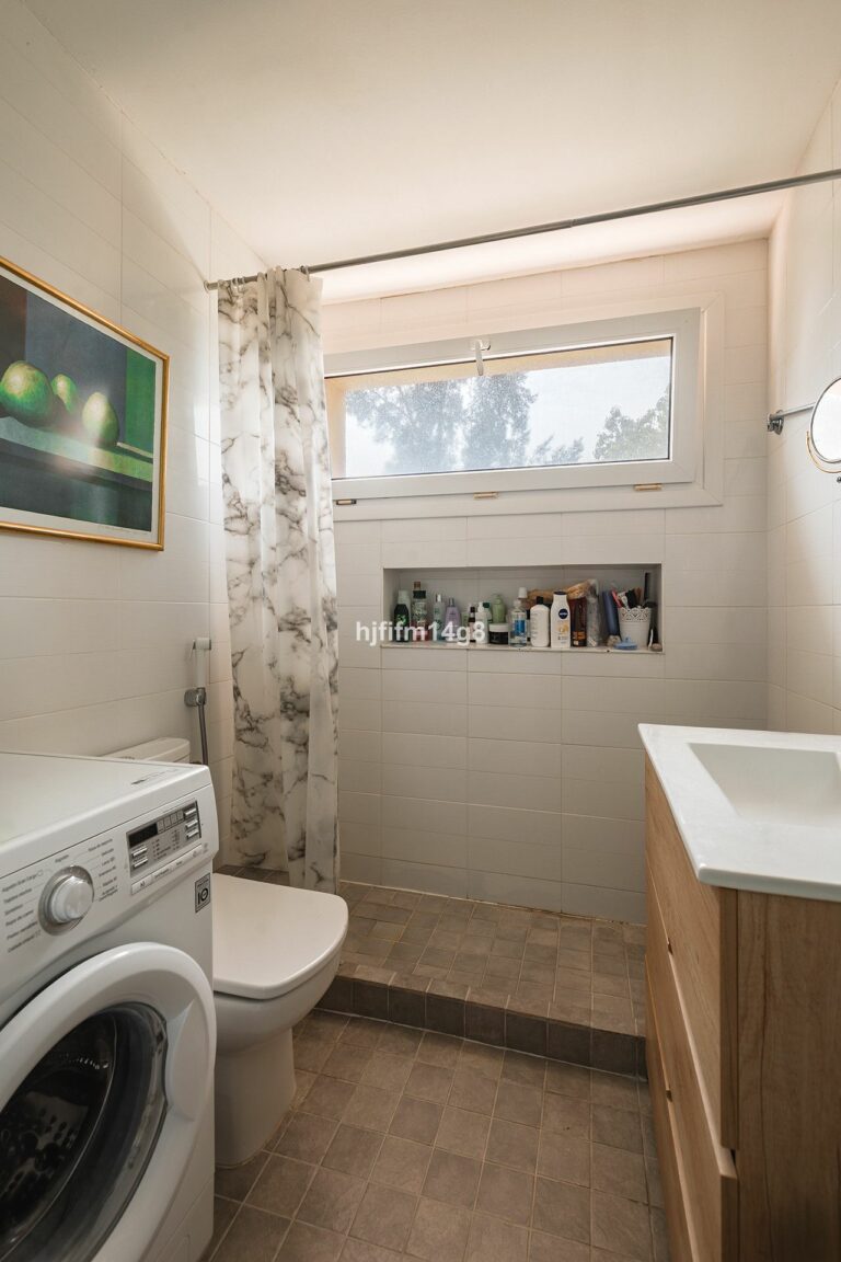 6dad8b094eb2d2d21661a7f3a82d36db - 12