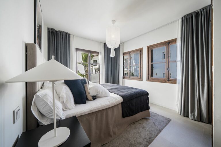 703fea6cfeba4fb623aa6a2593797592 - 14