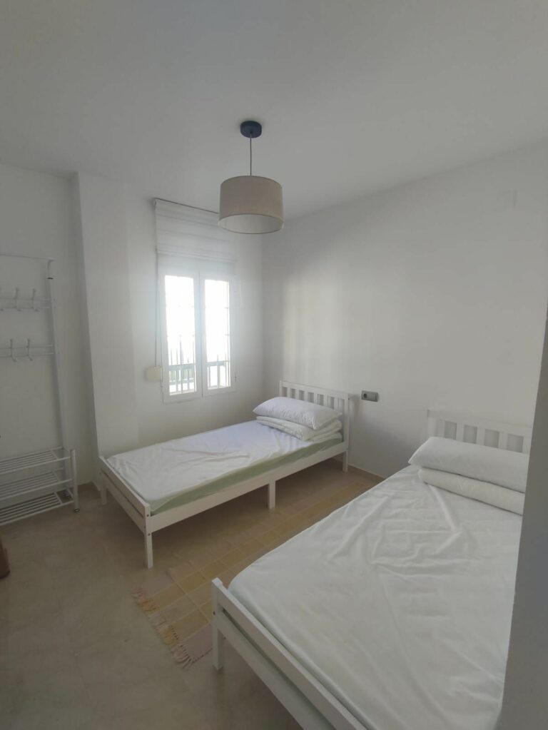 7991584e15b81bc49d56d085ad126915 - 4