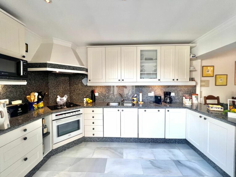 7e2905fd58404b2d2e022a0bde33c7eb - 12