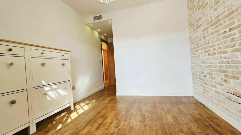 7ef88584198366b949c3b43b15309b1a - 14