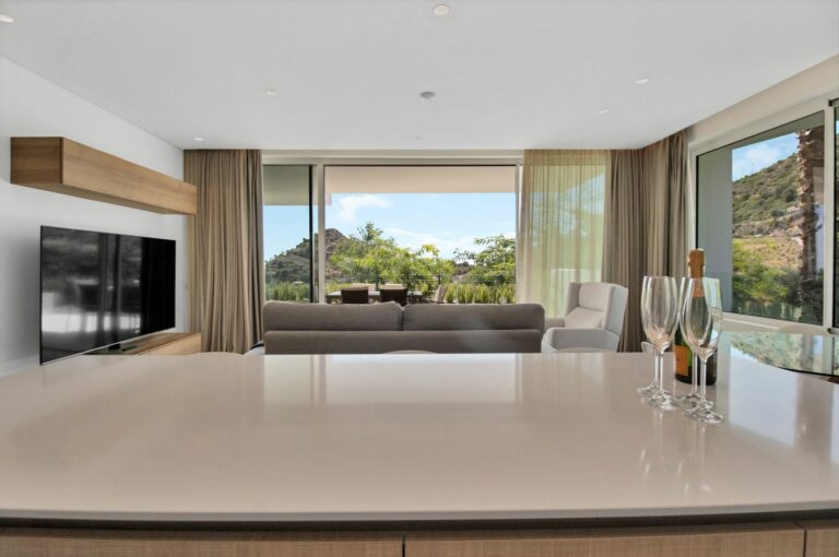 83cb1b2abee8133a4da15afd81403ecc - 12