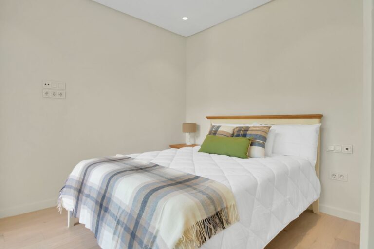 83cb1b2abee8133a4da15afd81403ecc - 15