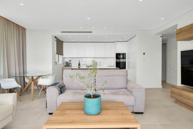 83cb1b2abee8133a4da15afd81403ecc - 6