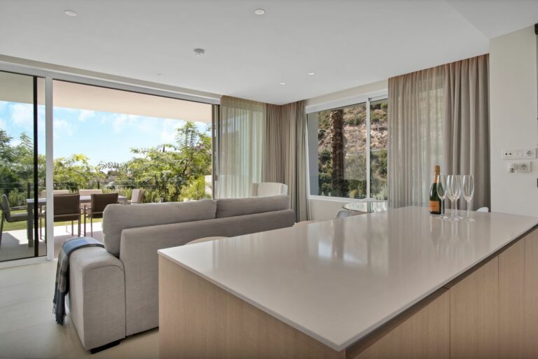 83cb1b2abee8133a4da15afd81403ecc - 8