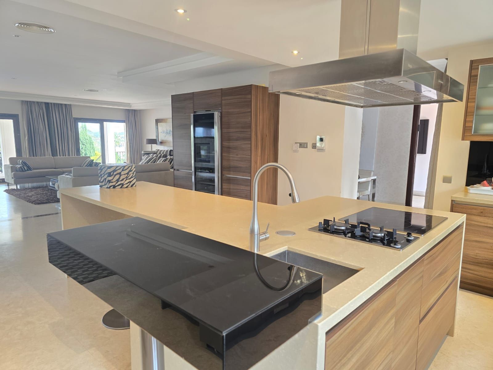 8468fcda58a467bb28e5589b346ff4a4 - 7