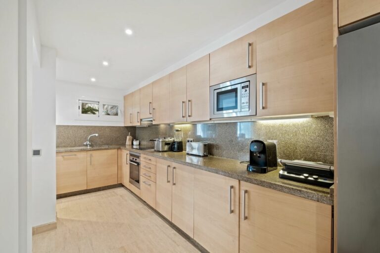 85a581acb9d5ce61b760958eb3eba391 - 13