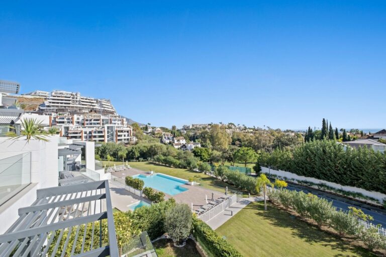 869d607f53dc33594fe5fe81c00d4dd4 - 4