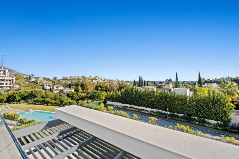 869d607f53dc33594fe5fe81c00d4dd4 - 5