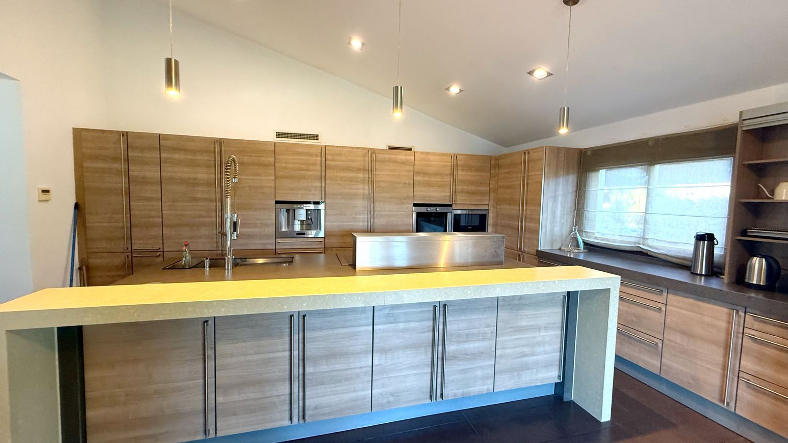 870e67e8c14efebc2d52d0f4bdf6e158 - 1