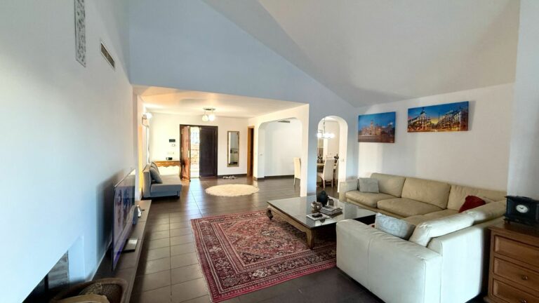 870e67e8c14efebc2d52d0f4bdf6e158 - 12