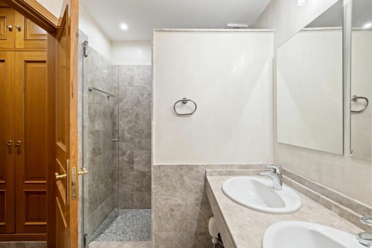 875940db8154e79a67d22d281f8ef8b6 - 15