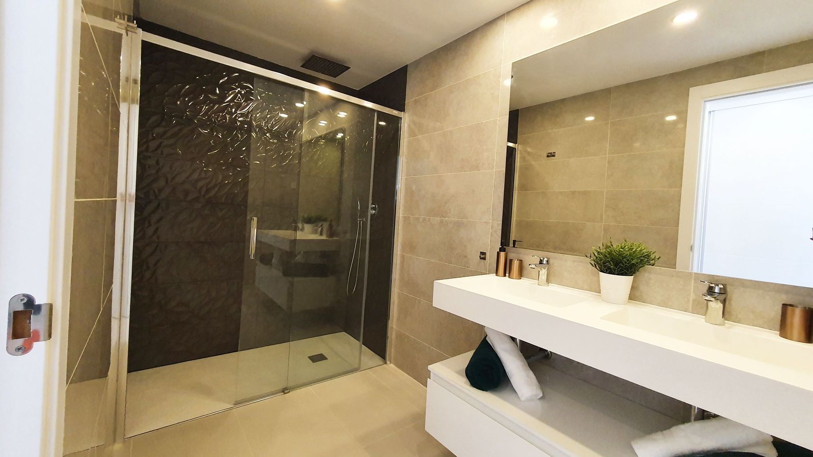 8c73d9c9fc0d43049df7d22a45bb6c9a - 13