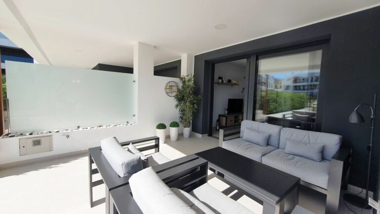 8c73d9c9fc0d43049df7d22a45bb6c9a - 16