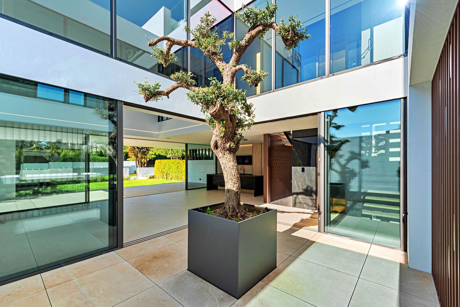 900c51a01b48aa6b863cb4dae052150d - 4