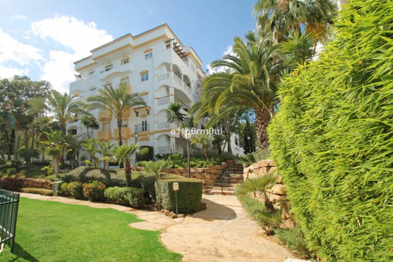 9595e00cdf628b659d7ea3dbe5bf51ab - 15