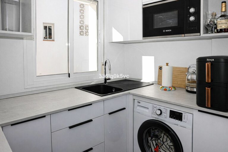 a15978e2207dbd4b1a33bc7dda6a8240 - 10