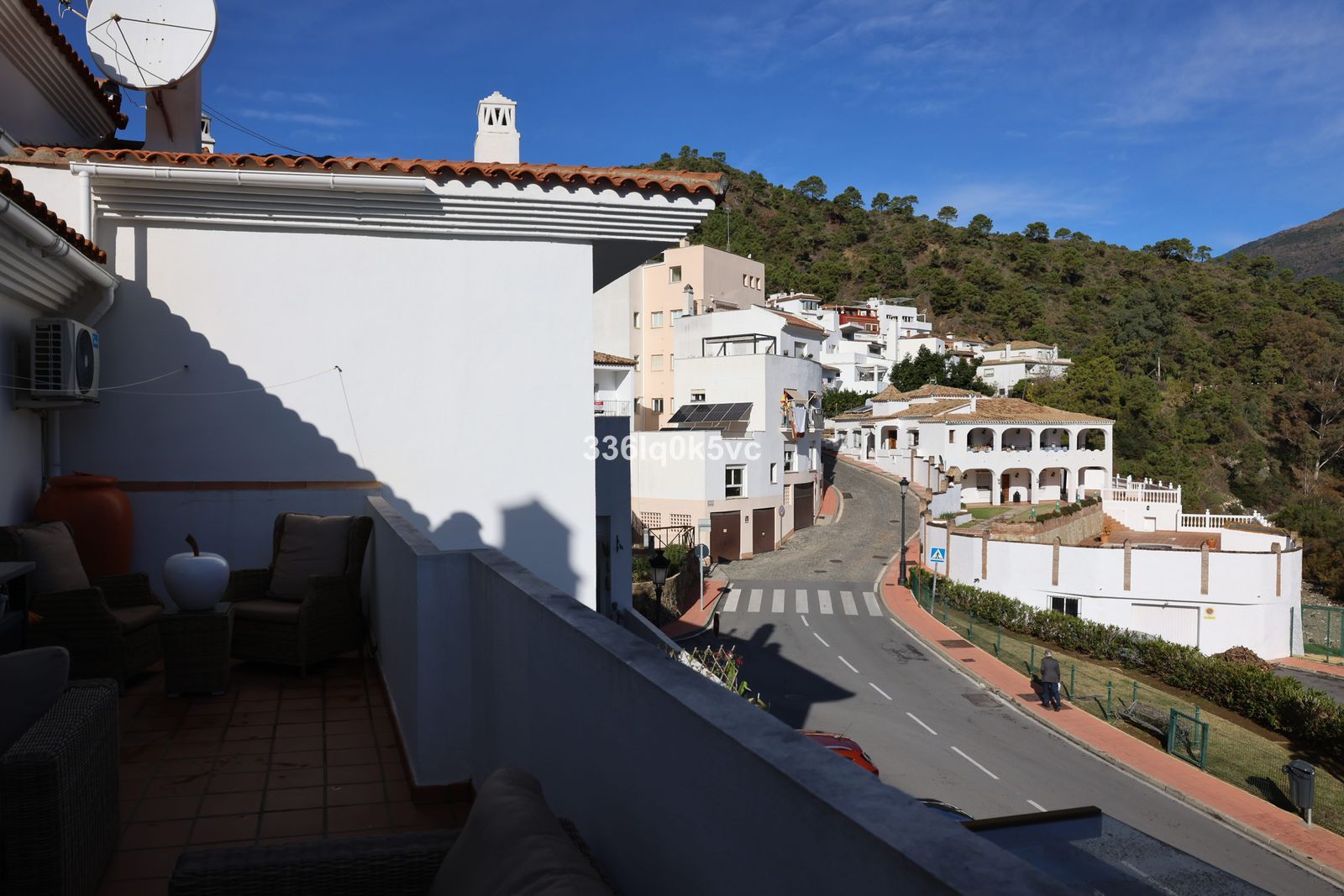 a15978e2207dbd4b1a33bc7dda6a8240 - 15