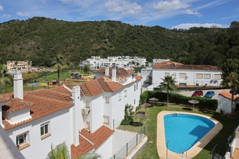 a15978e2207dbd4b1a33bc7dda6a8240 - 4