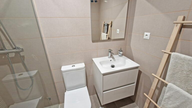 ab353da6e9f81647cbcb8a4205348824 - 14