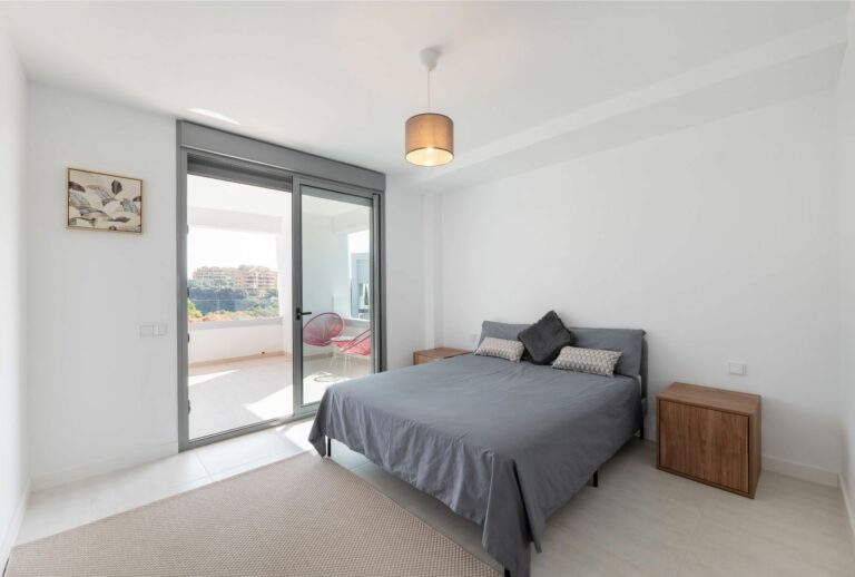 ab8cb40c0793dc8bb101eaa47824ee9d - 5