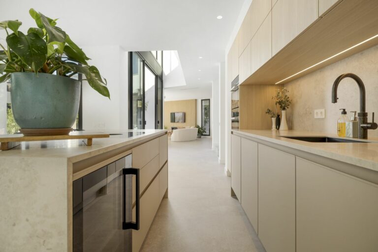 aeb7ac09c0e474aac42f36335fcd6498 - 10