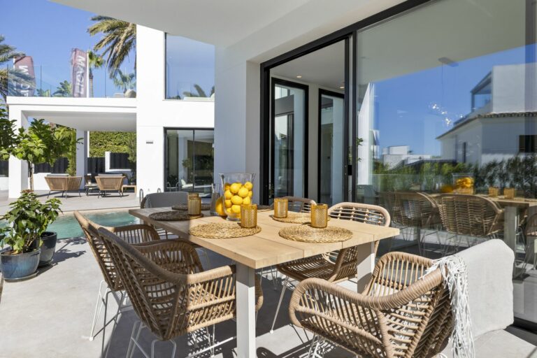 aeb7ac09c0e474aac42f36335fcd6498 - 12