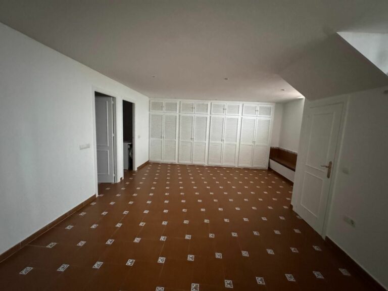 aecb022e9300646697edce5d5c462105 - 11