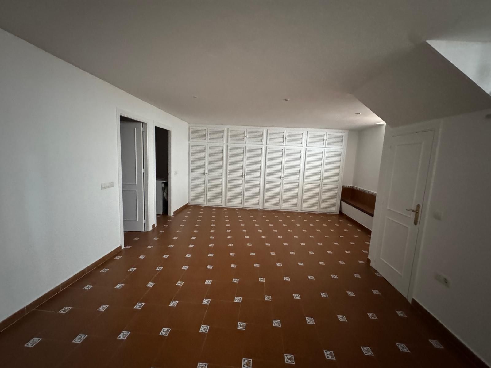 aecb022e9300646697edce5d5c462105 - 11