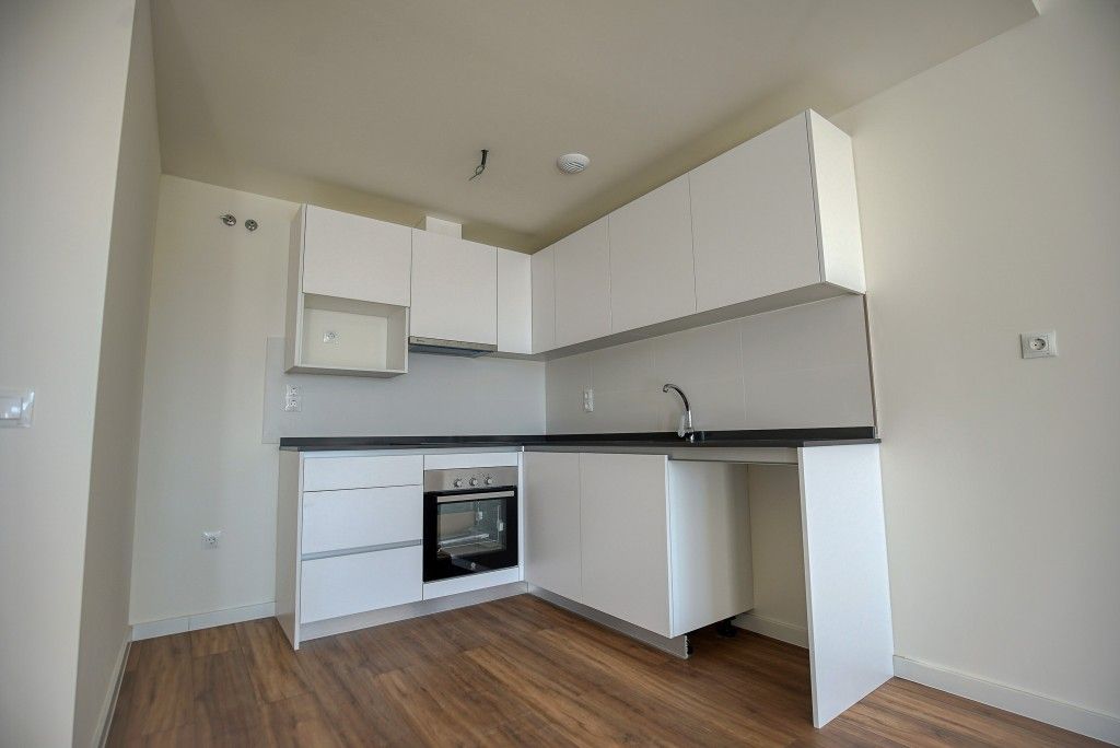 aff4037432c408f1b3b2ae8c74b48043 - 12