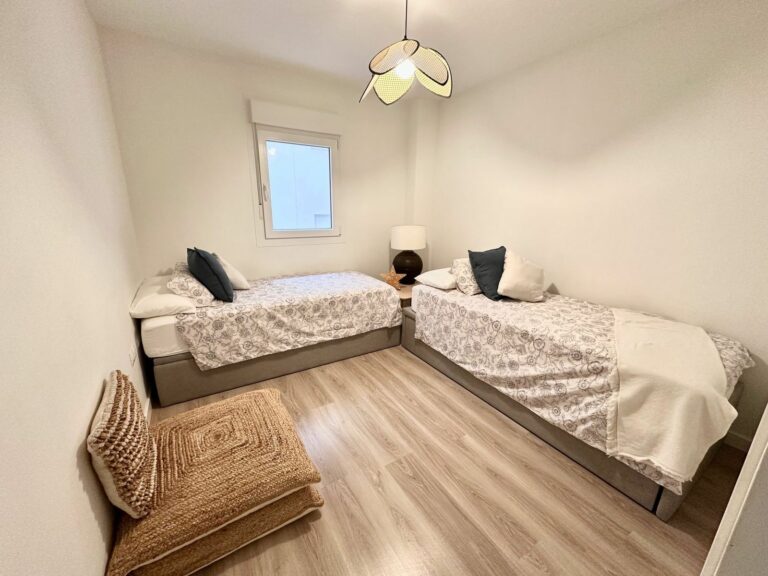 b1e2ebc842147464db9c4b0a4e736de4 - 14