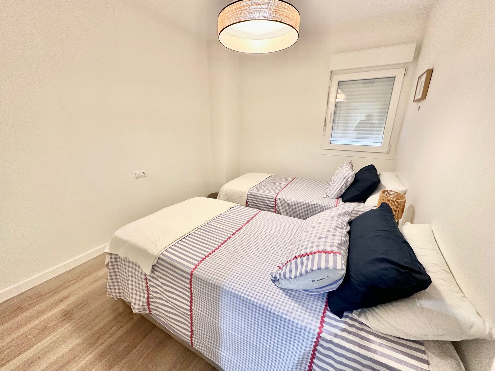 b1e2ebc842147464db9c4b0a4e736de4 - 15