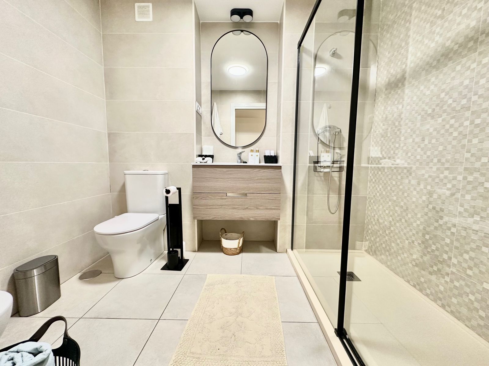 b1e2ebc842147464db9c4b0a4e736de4 - 16