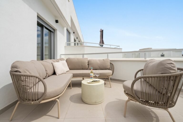 b2f5d57fe8e64838327f2bb47f2965a7 - 12