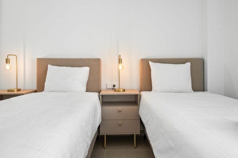 b2f5d57fe8e64838327f2bb47f2965a7 - 16