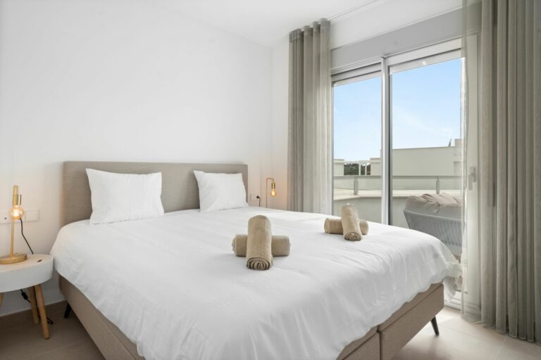 b2f5d57fe8e64838327f2bb47f2965a7 - 4