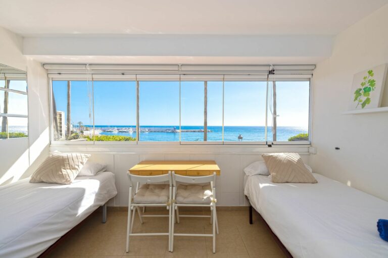 b476d63e7d707ba3dff52b025ce6186a - 12