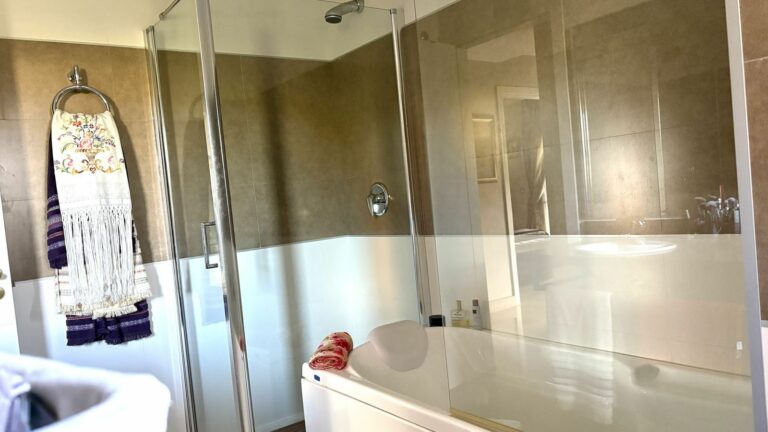 b7ae3350d5021d6fafc7b9b0d01ddc16 - 12