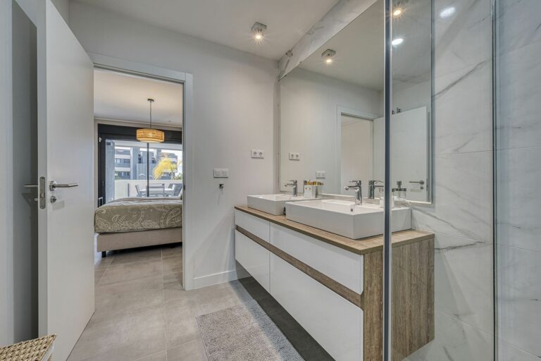 ba5f0eeb40ebe52de5ae513284c9f65c - 16