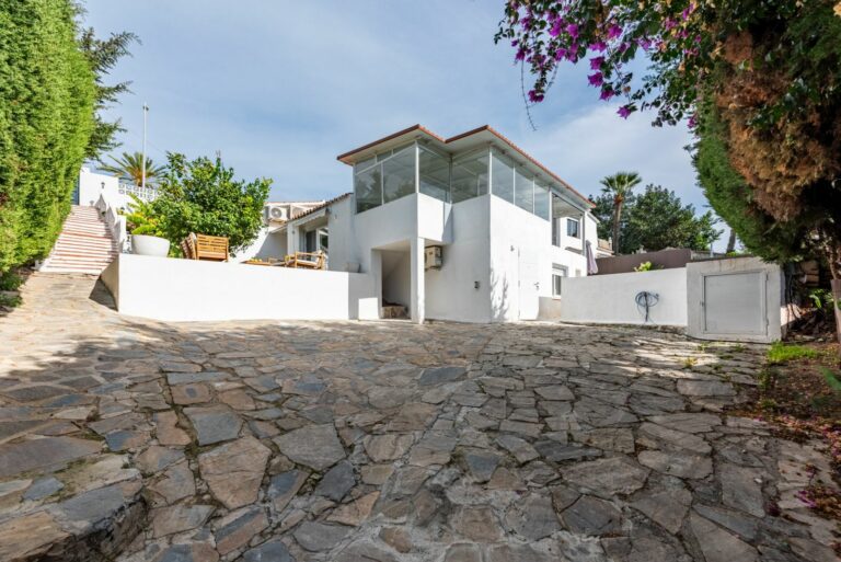 bb11480addc8aaea94ee4e3958780a57 - 16