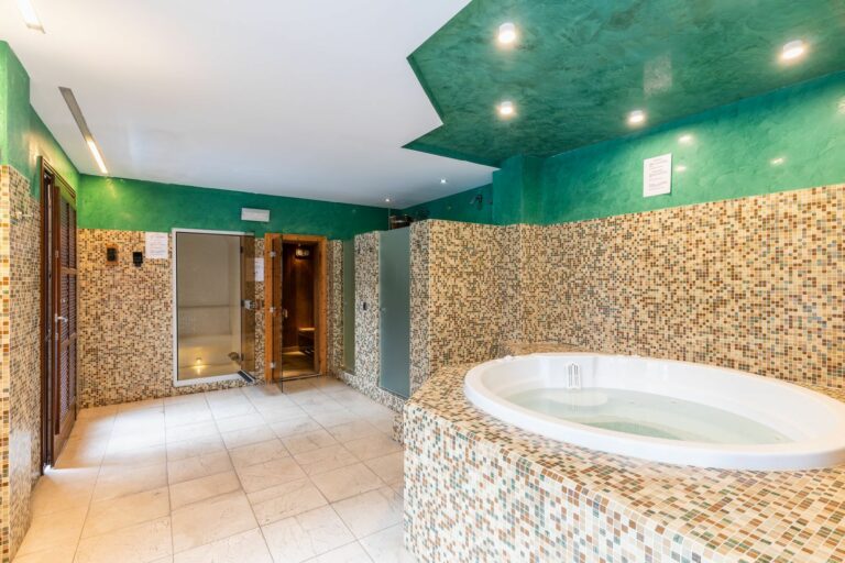 c11b4de962251cdf071495446cde035e - 13