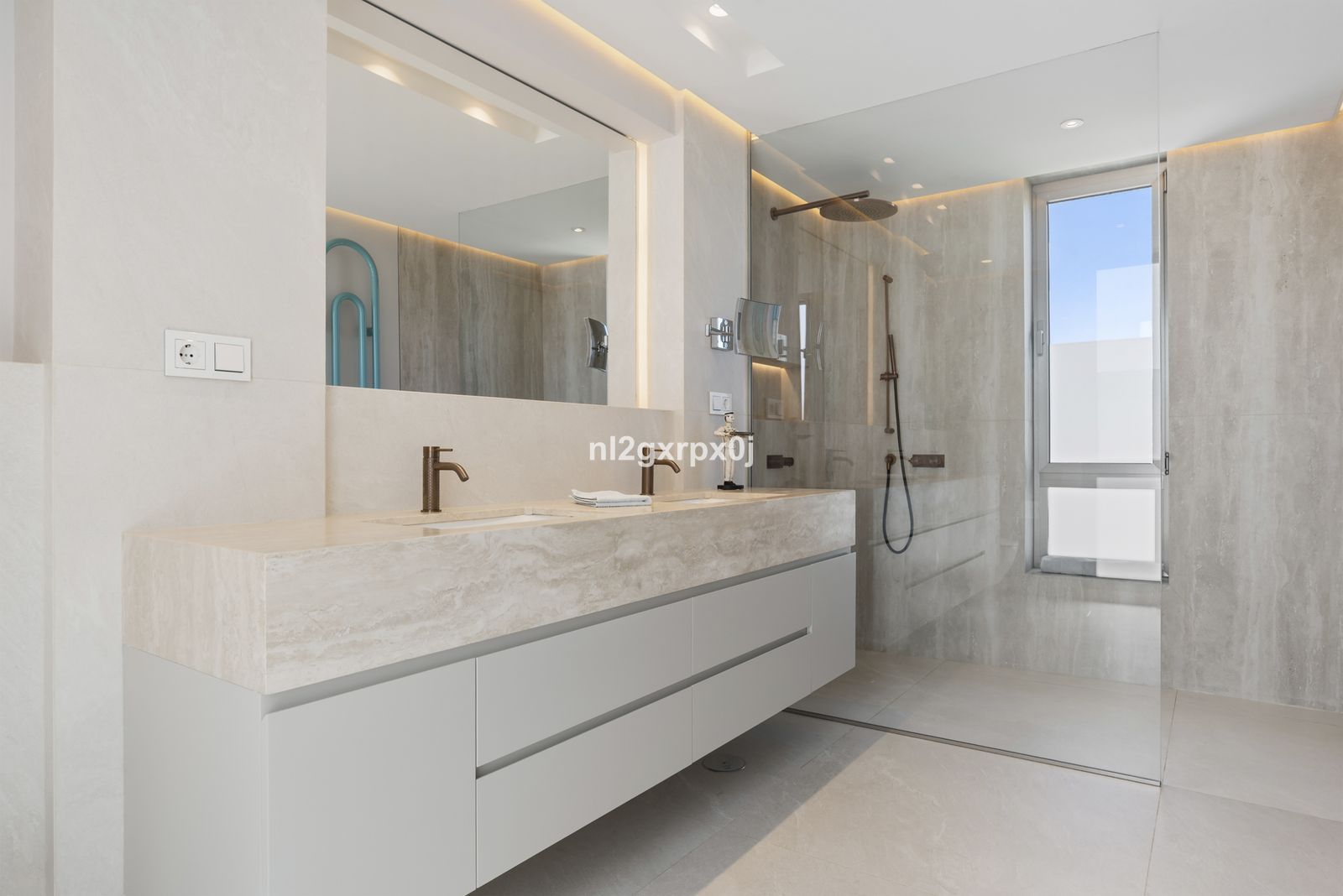 c170d3e84e44ca06f63381aeb3a6b3bd - 10