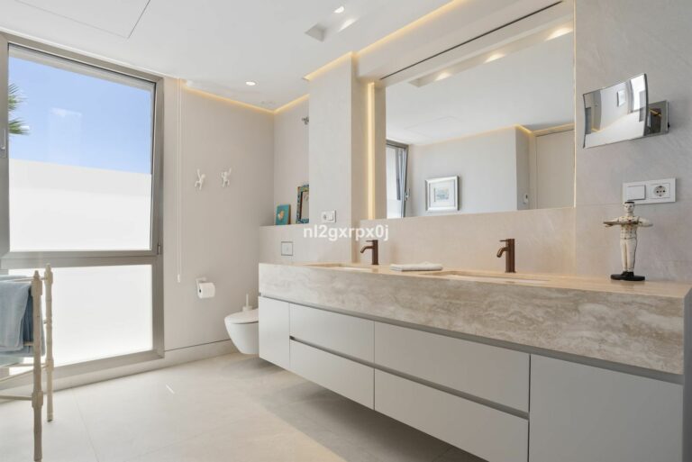 c170d3e84e44ca06f63381aeb3a6b3bd - 11