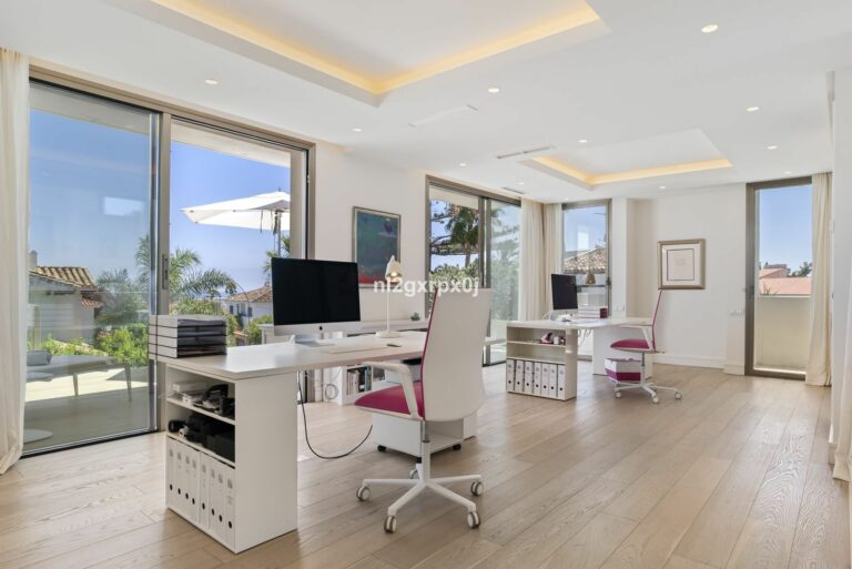 c170d3e84e44ca06f63381aeb3a6b3bd - 13