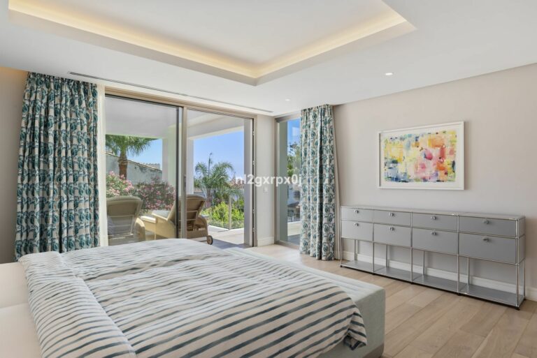 c170d3e84e44ca06f63381aeb3a6b3bd - 15