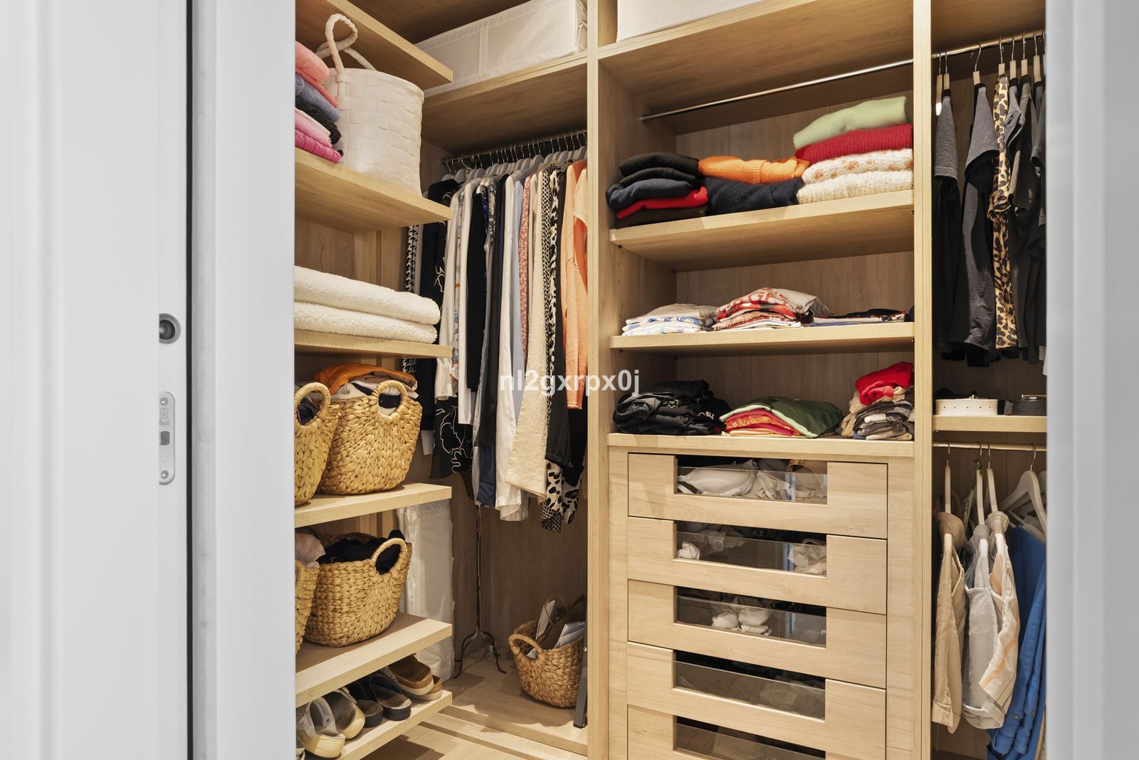 c170d3e84e44ca06f63381aeb3a6b3bd - 16