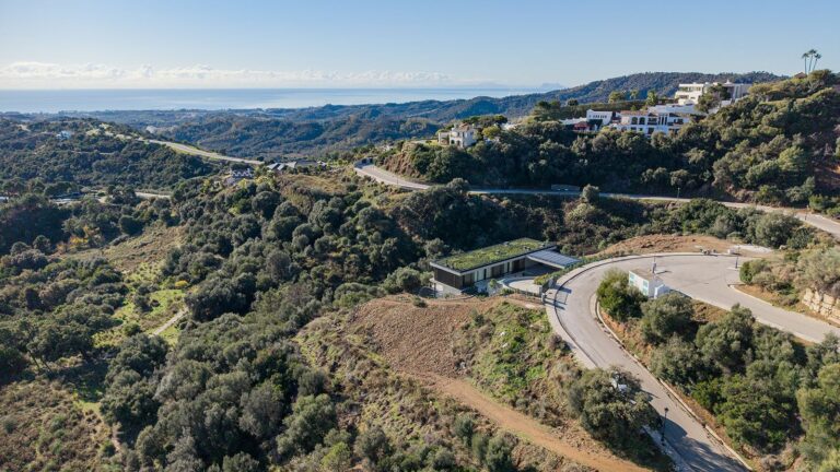 c179bd2c35bfe07f134679c40a3c9921 - 1